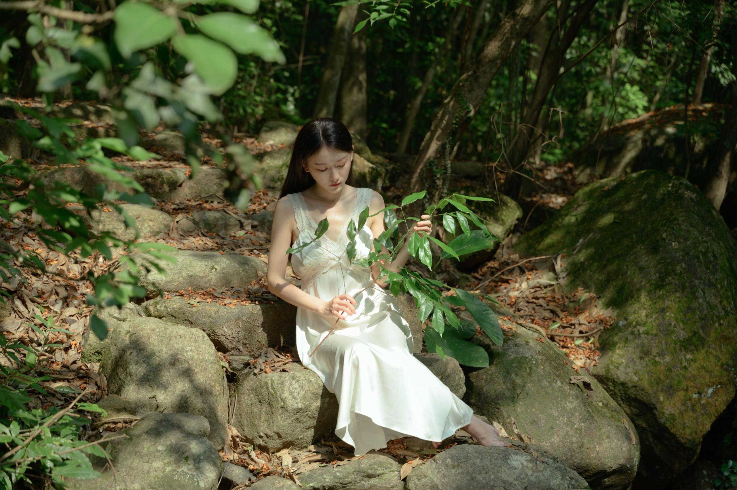 小月 – 《夏天已到悬铃木》[28P]